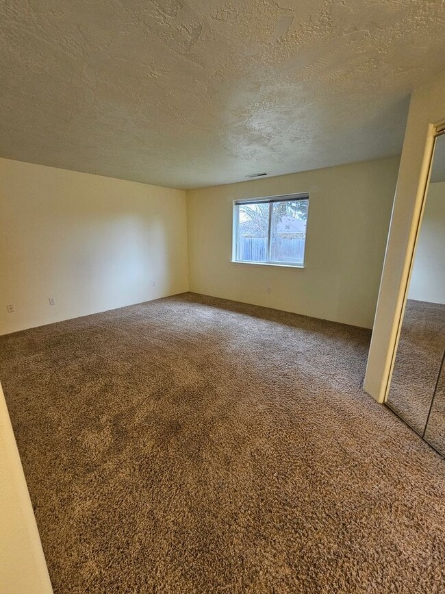 Building Photo - Lovely Central Point Home in Convenient Location