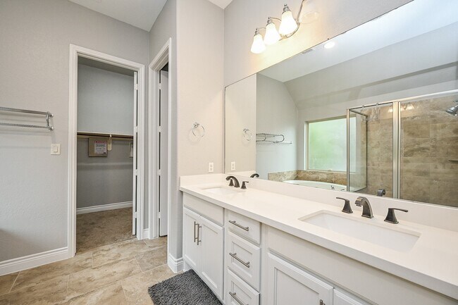 Building Photo - 11230 Dunstan Hill Dr