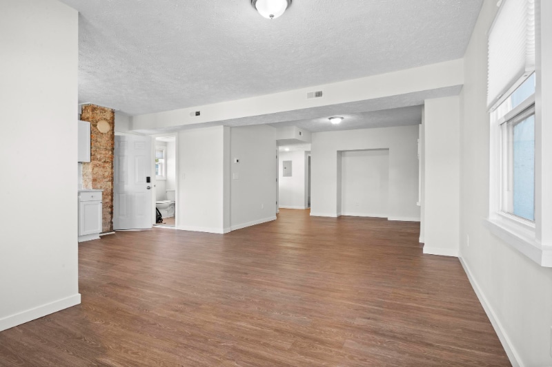 Building Photo - 1277 W 67th St