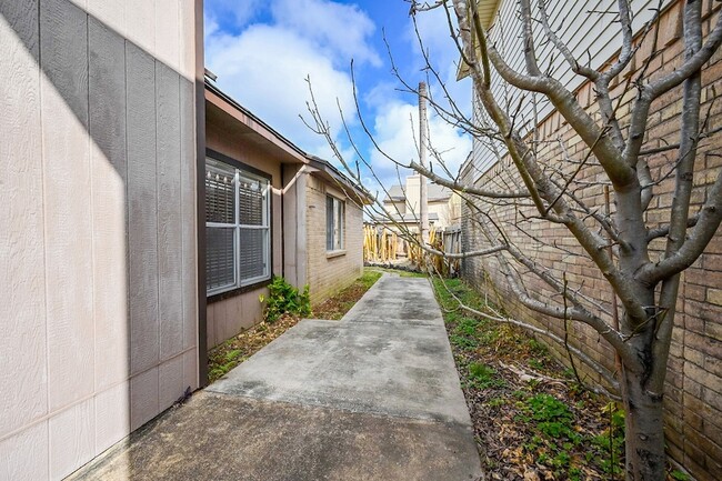 Building Photo - 7918 Chancel Dr