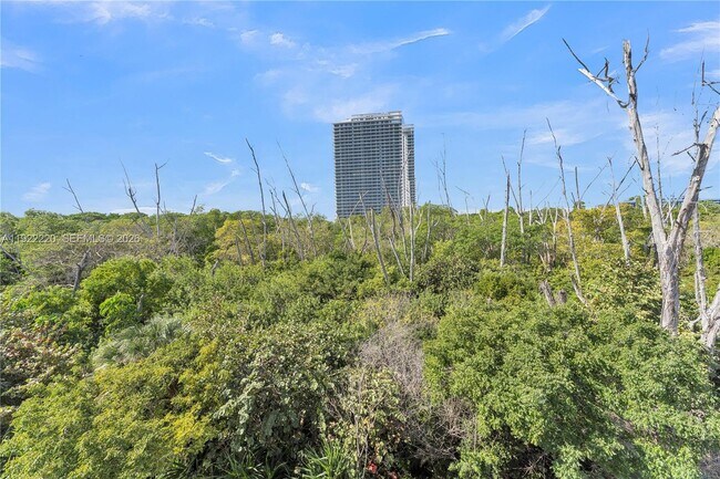 Building Photo - 16508 NE 26th Ave