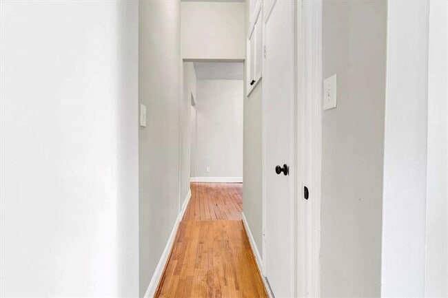 Building Photo - 952 Myrtle St NE