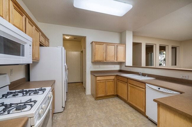 Building Photo - SUMMERLIN 1ST FLOOR - 2 BEDROOM + Den W/ 3...