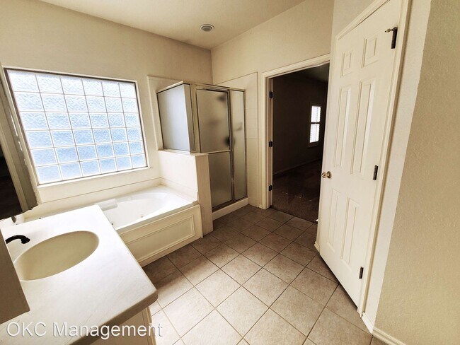 Building Photo - 3 br, 2.5 bath House - 4005 NE 138th Terr