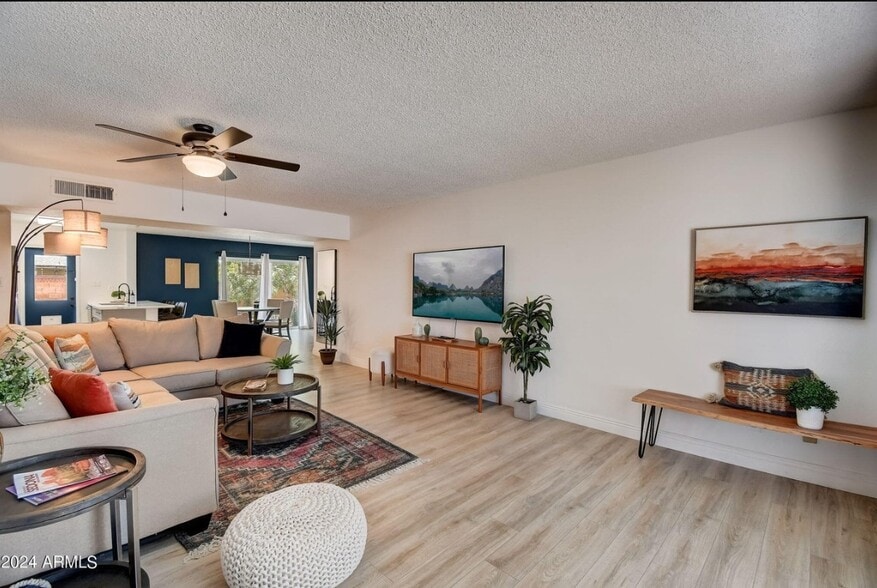 Building Photo - 1015 E Concorda Dr