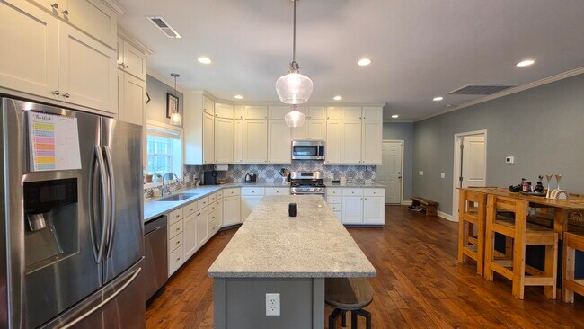 Building Photo - 3120 Mayflower Ln