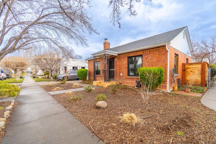 Building Photo - 622 Manor Dr