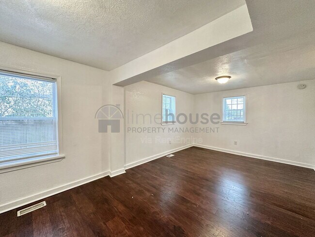 Building Photo - 3428 Thomas St