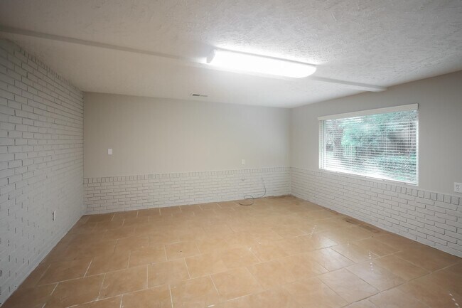 Building Photo - 4377 Wildwood Rd