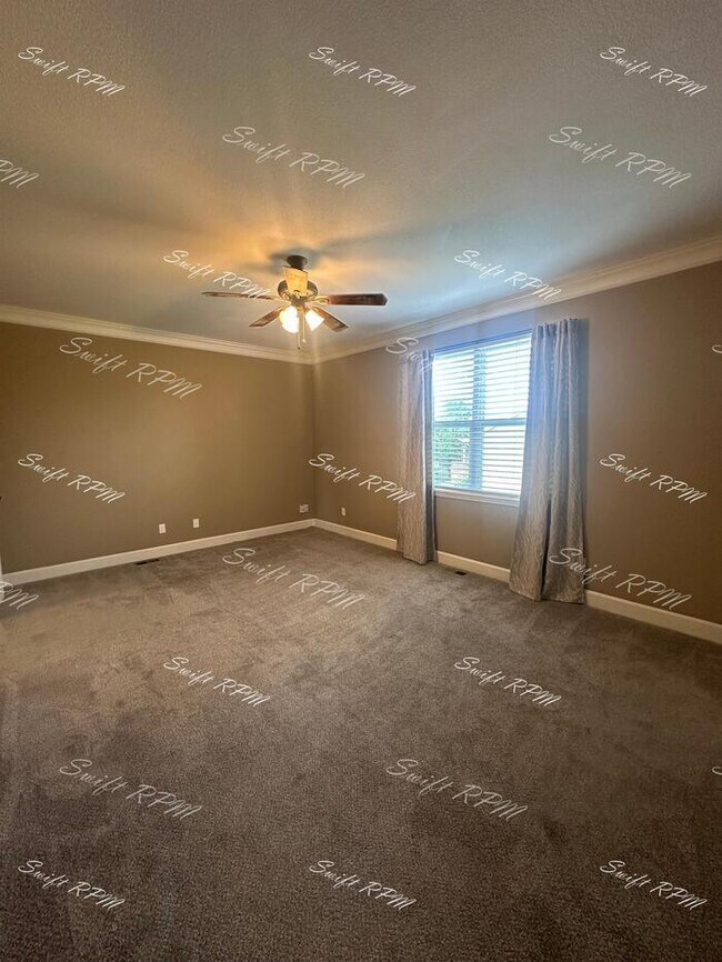 Building Photo - 9030 Meadow View Dr