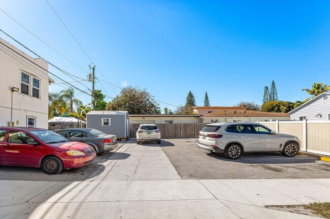 Building Photo - 801 Dobbins St