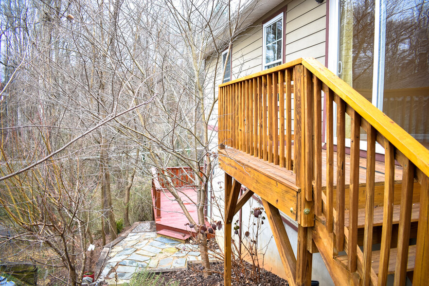 Side porch off of the kitchen - 414 State St #4