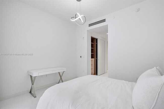 Building Photo - 300 Biscayne Blvd Way