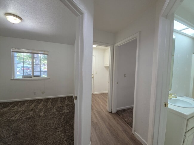 Building Photo - 819 Black Walnut Way