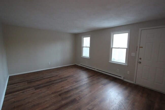 Building Photo - 70 Beach St