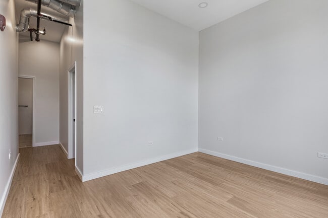 Building Photo - 805 N Milwaukee Ave