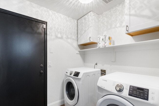 Building Photo - 4525 E Angela Dr