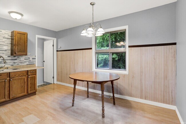 Building Photo - 2810 Limestone Dr