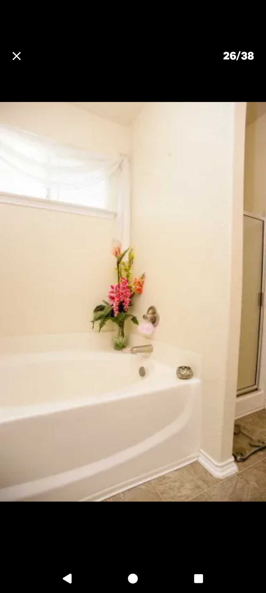 Relaxing tub and separate shower in master bath - 2022 Ridge View Dr