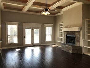 Building Photo - 4BR / 3Car garage / Fully fenced in backyard - Stunning property