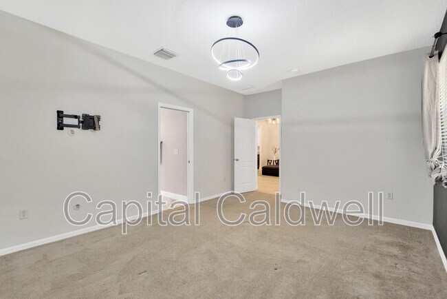 Building Photo - 19246 Meadow Pine Dr