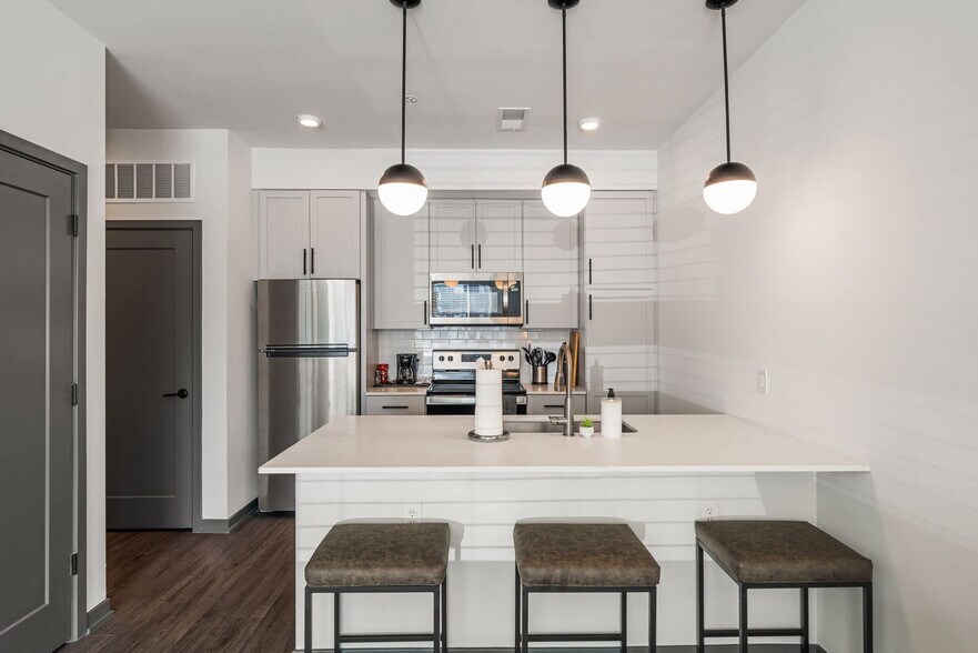 Building Photo - 6160 N Rural St