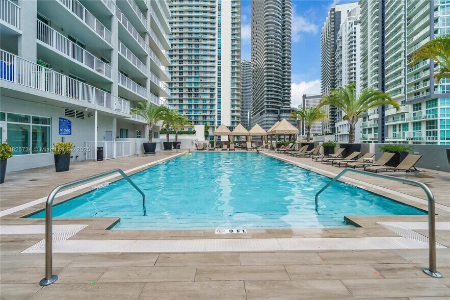 Building Photo - 1250 S Miami Ave