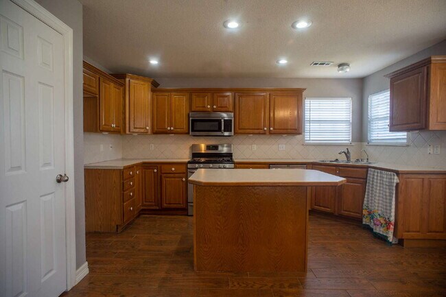Building Photo - "Spacious 4-Bed Home with Granite Touch & ...