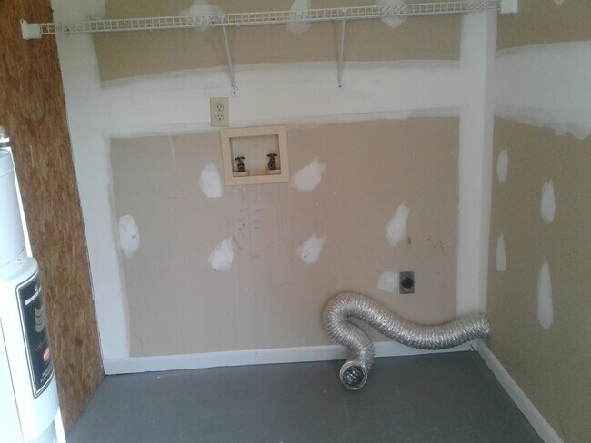 Building Photo - 2 Bedroom 1 Bath Upstairs Unit "Call us about our Move in Special"