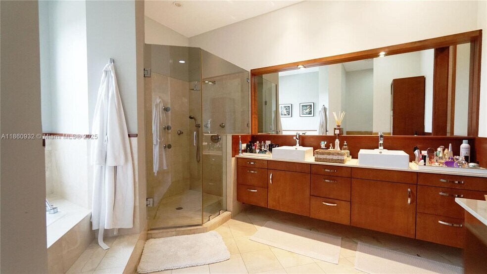 Building Photo - 7031 NW 113th Ct