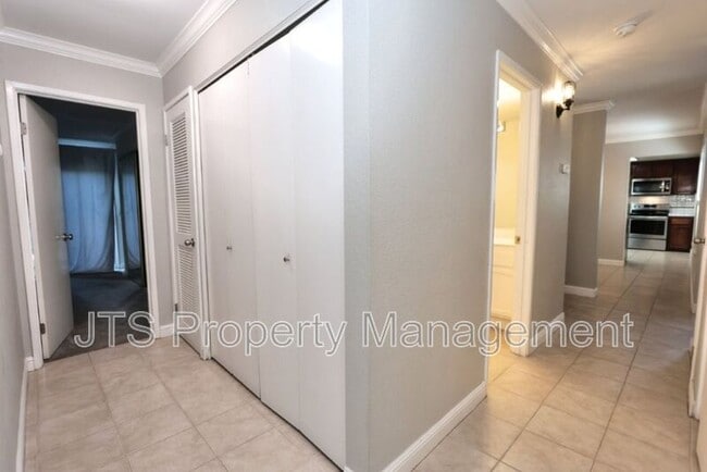 Building Photo - 9221 Rock Canyon Way