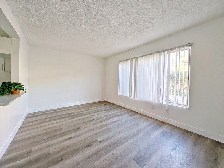 Building Photo - 1818 W Sumac Ln