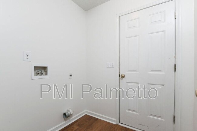 Building Photo - 212 Brookstone Way