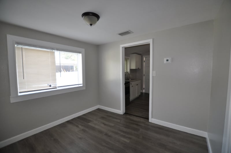 Building Photo - 914 23rd St W