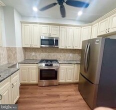 Building Photo - 320 Loney St