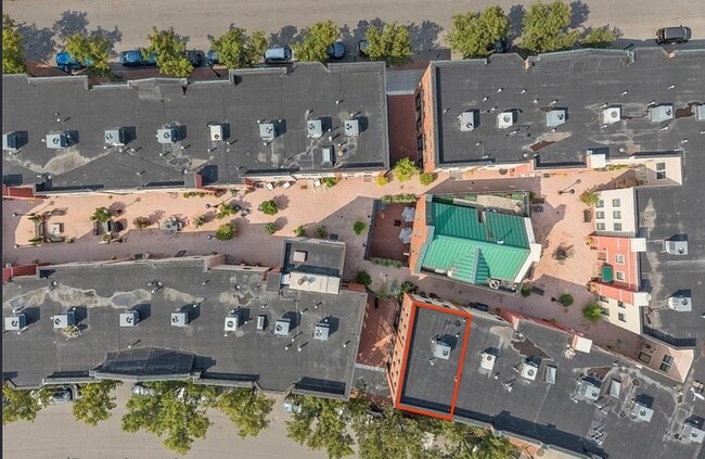 Building Photo - 133 Walton St