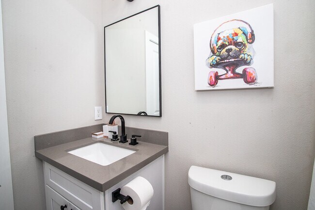 Building Photo - 1915 Kolfahl St