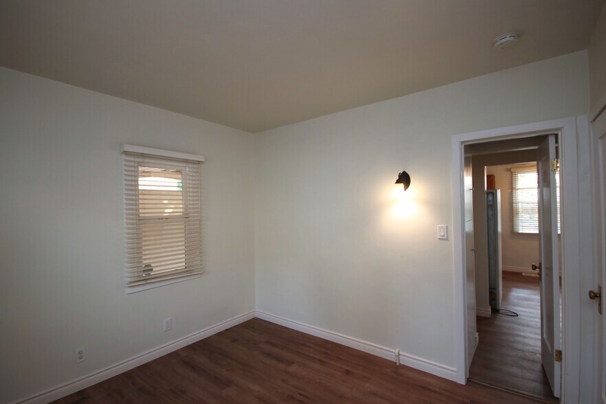 Building Photo - 2350 Marengo Ave