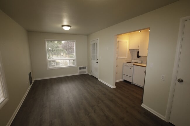 Building Photo - 108 N Cleveland Ave