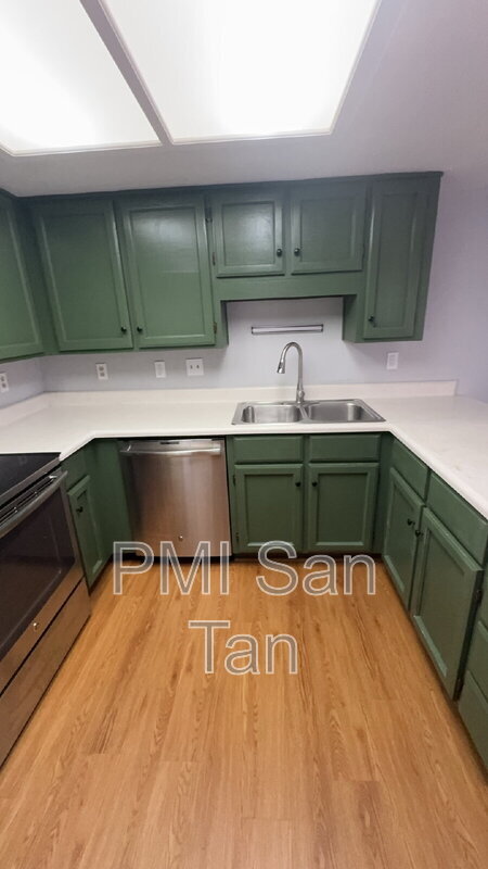 Building Photo - 834 E Fountain St