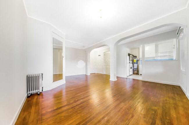 Building Photo - 49 Elgin Park