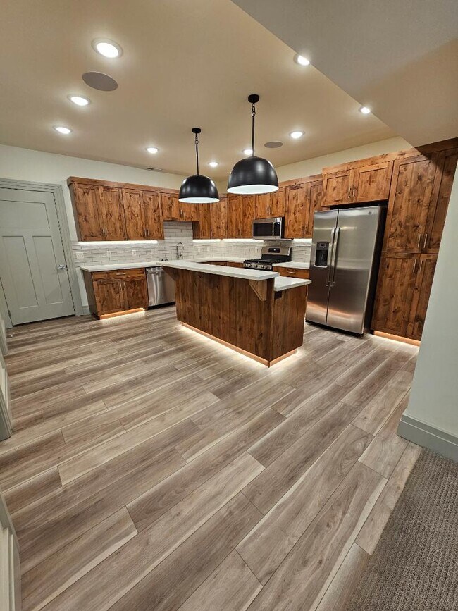 Building Photo - 876 S Lincoln Ave