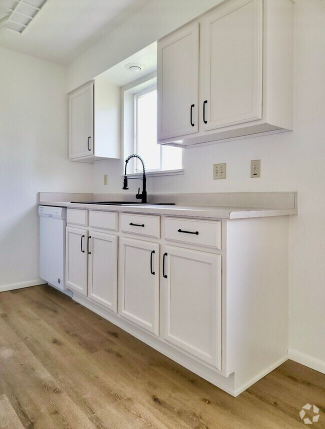 Building Photo - Newly Renovated Farmhouse style unit with ...