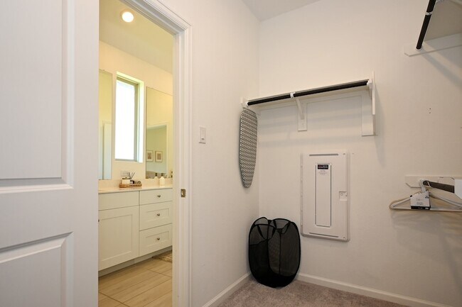 Building Photo - 3057 Pensacola Dr
