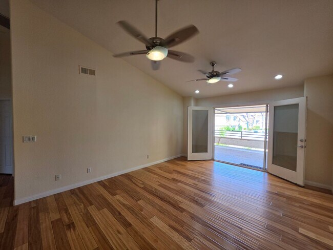 Building Photo - Spacious Home in the Heart of Green Valley