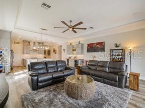 Building Photo - 714 16th Ave E