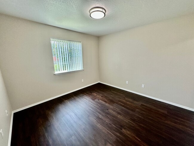 Building Photo - 3130 Meadow Glen Ln