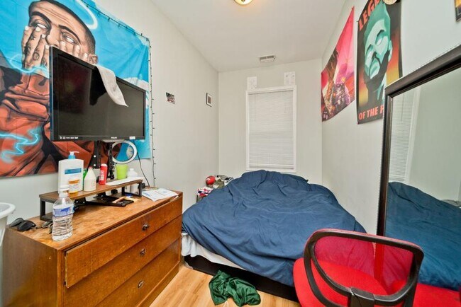 Building Photo - 3 bedroom in Chicago IL 60607
