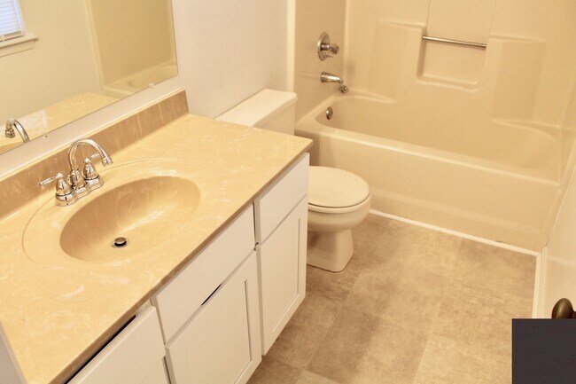 Building Photo - Chicks Beach Living! 3BR/2.5BA - Attached Garage, Private Cul-de-sac- Minutes to the BAY!