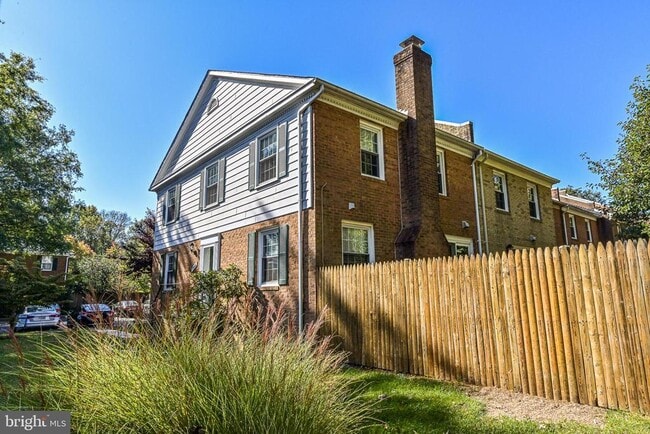 Building Photo - 7046 Leestone St